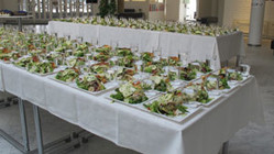 Dukade bord i aulan